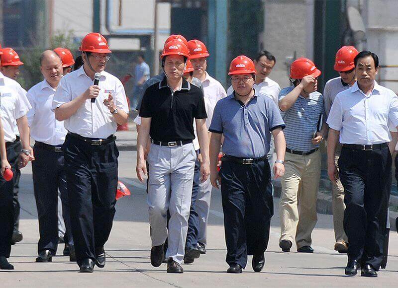 2013年6月27日，，，时任河南省省长谢伏瞻（左二）视察中原彩天下官网。。。