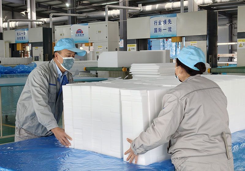 绿宇公司：：以产销两旺势头 全力冲刺“整年红”